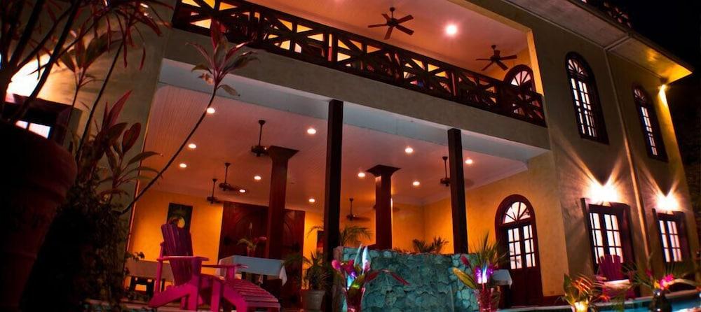 Mahogany Hall San Ignacio Extérieur photo