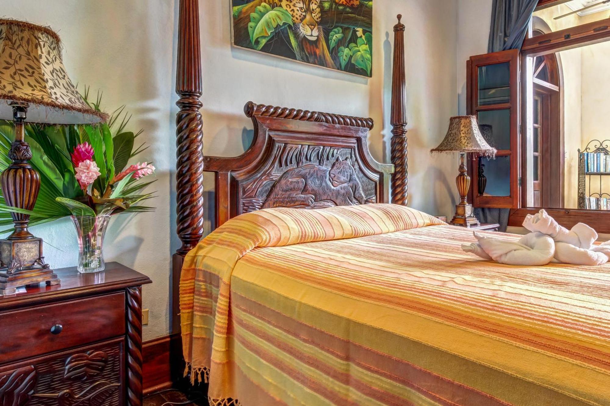 Mahogany Hall San Ignacio Extérieur photo