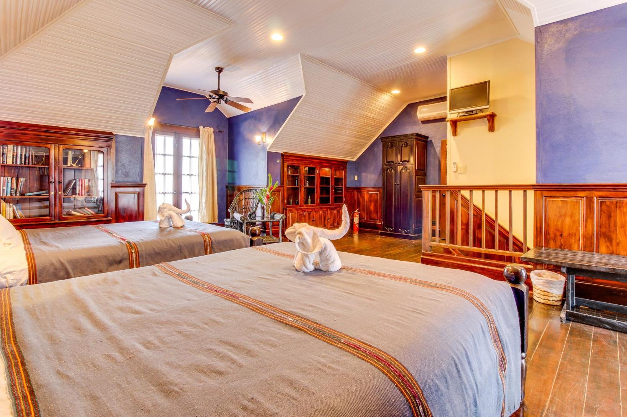 Mahogany Hall San Ignacio Extérieur photo