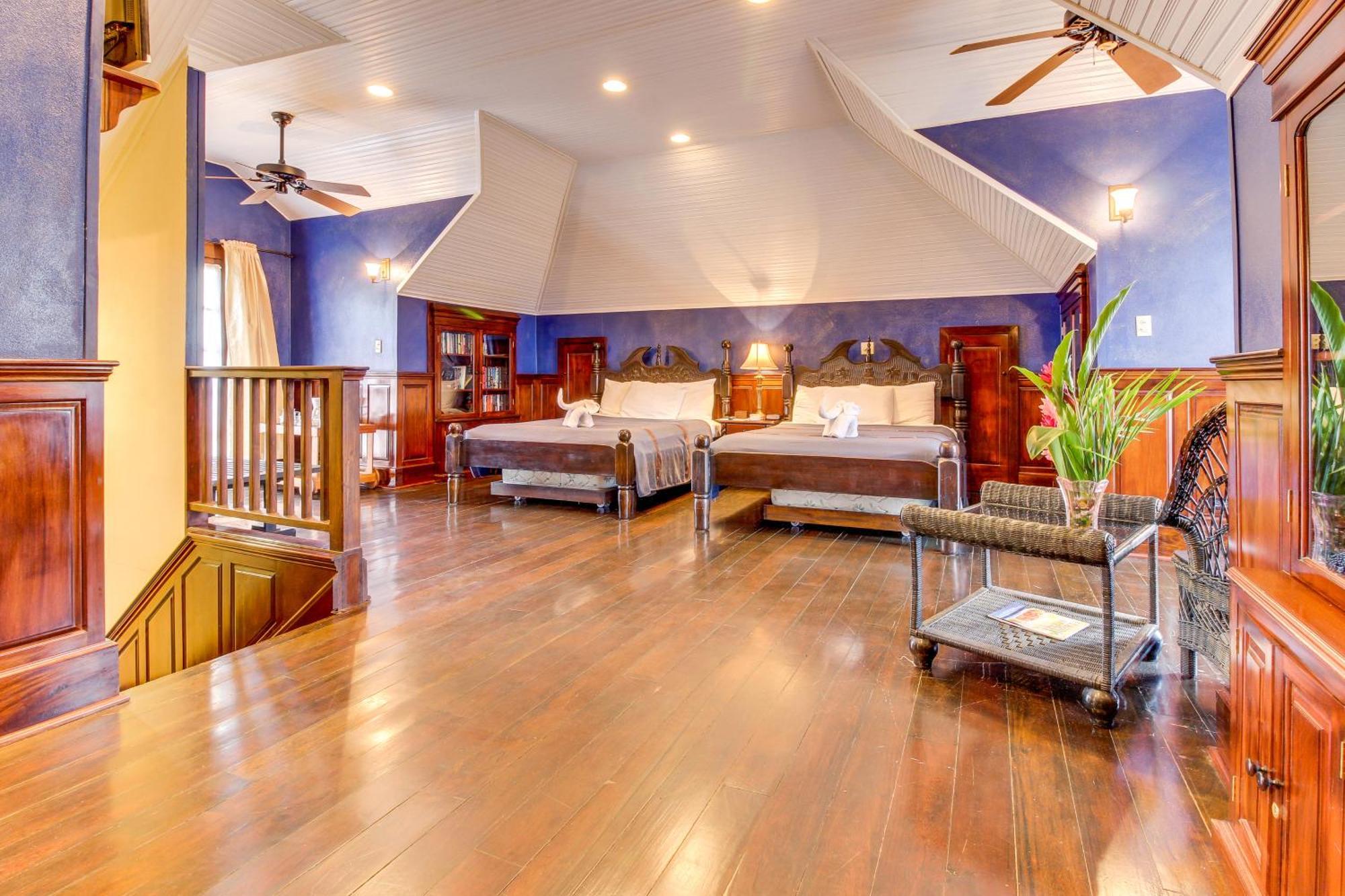 Mahogany Hall San Ignacio Extérieur photo